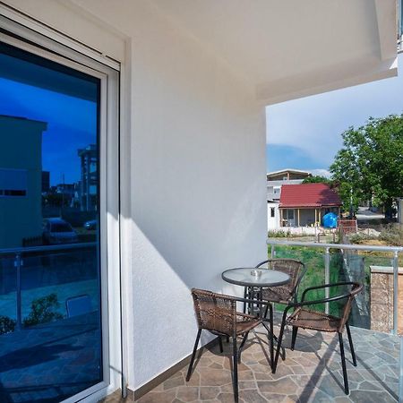 Apartments Vila A1 Добра вода Екстериор снимка