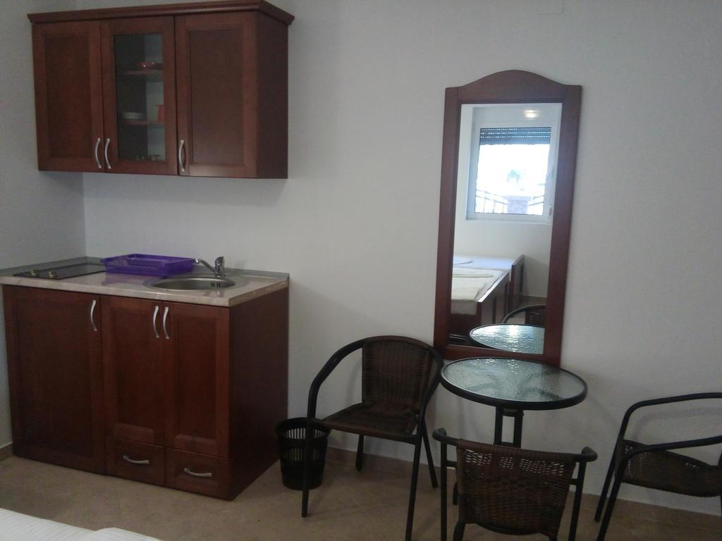 Apartments Vila A1 Добра вода Екстериор снимка