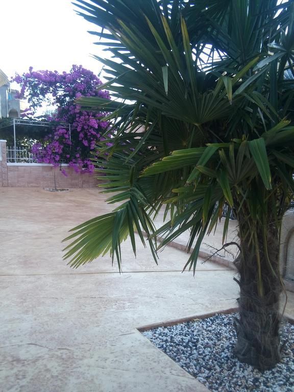 Apartments Vila A1 Добра вода Екстериор снимка