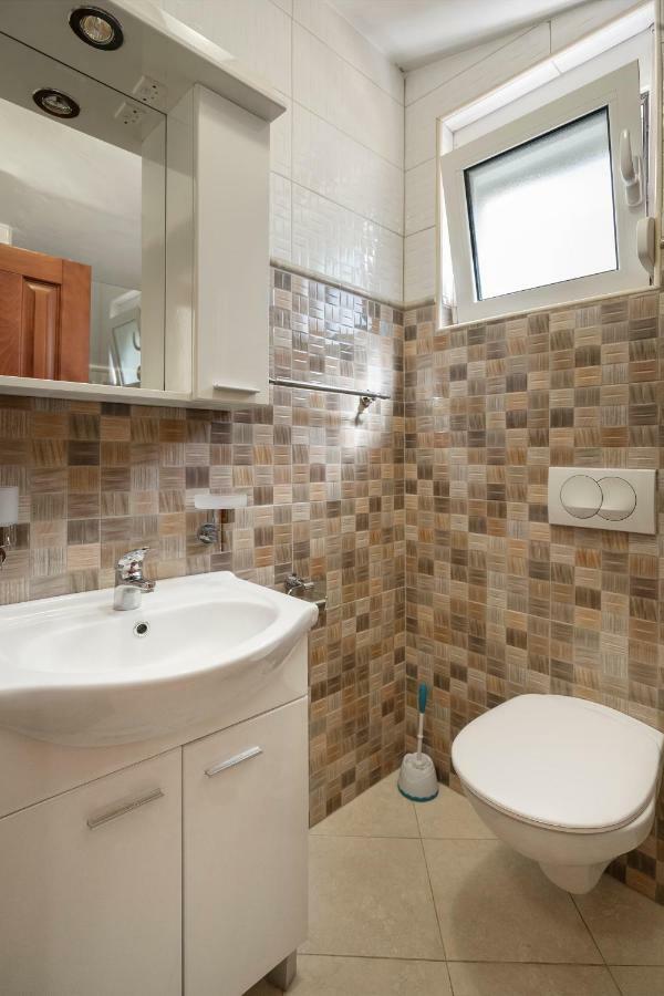 Apartments Vila A1 Добра вода Екстериор снимка
