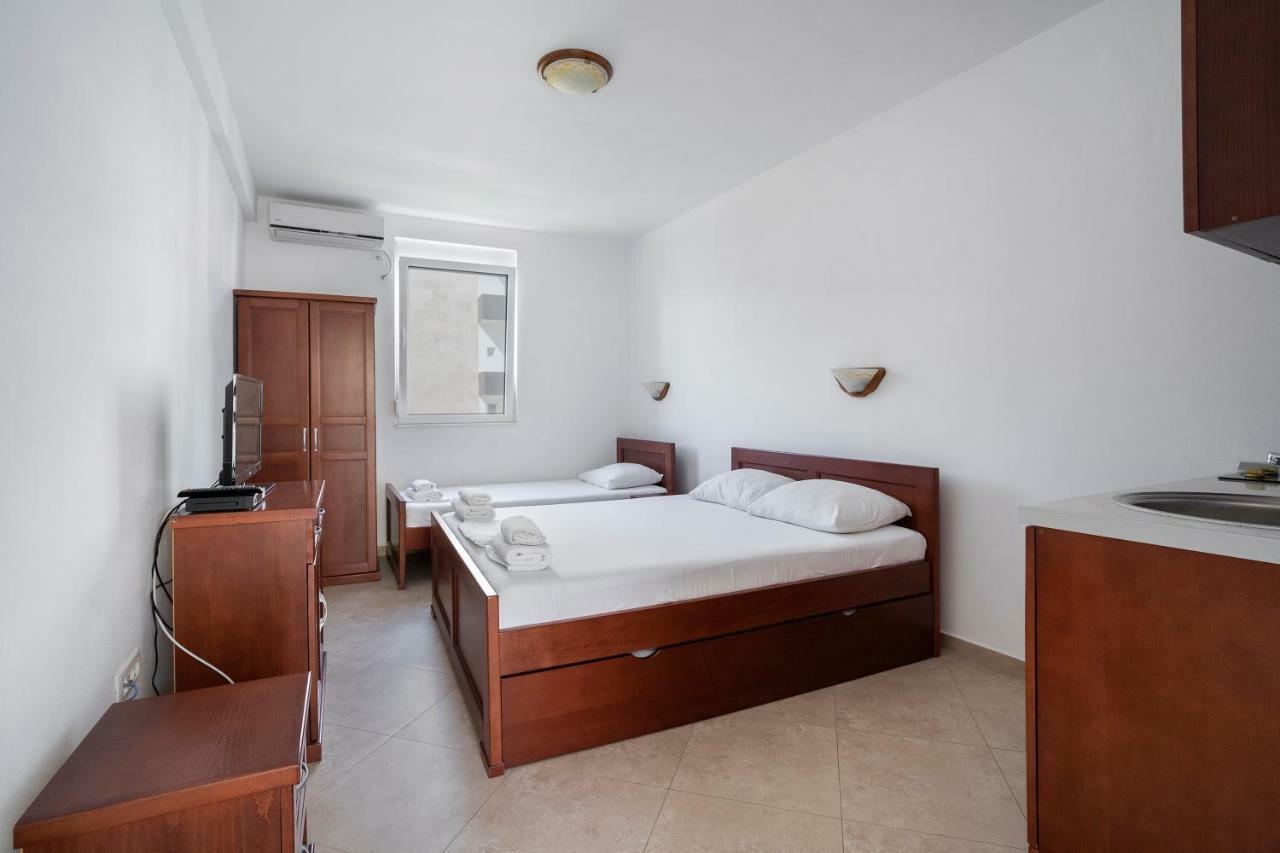 Apartments Vila A1 Добра вода Екстериор снимка