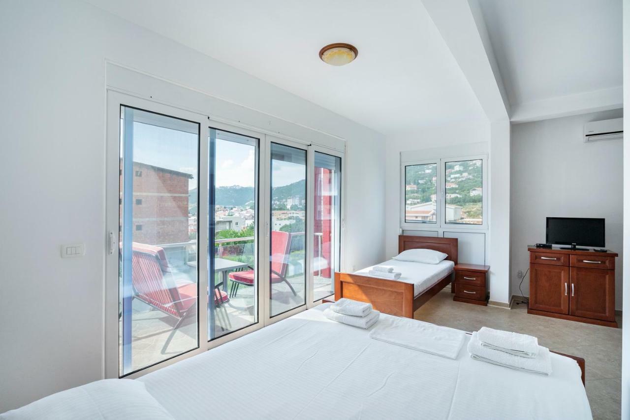 Apartments Vila A1 Добра вода Екстериор снимка