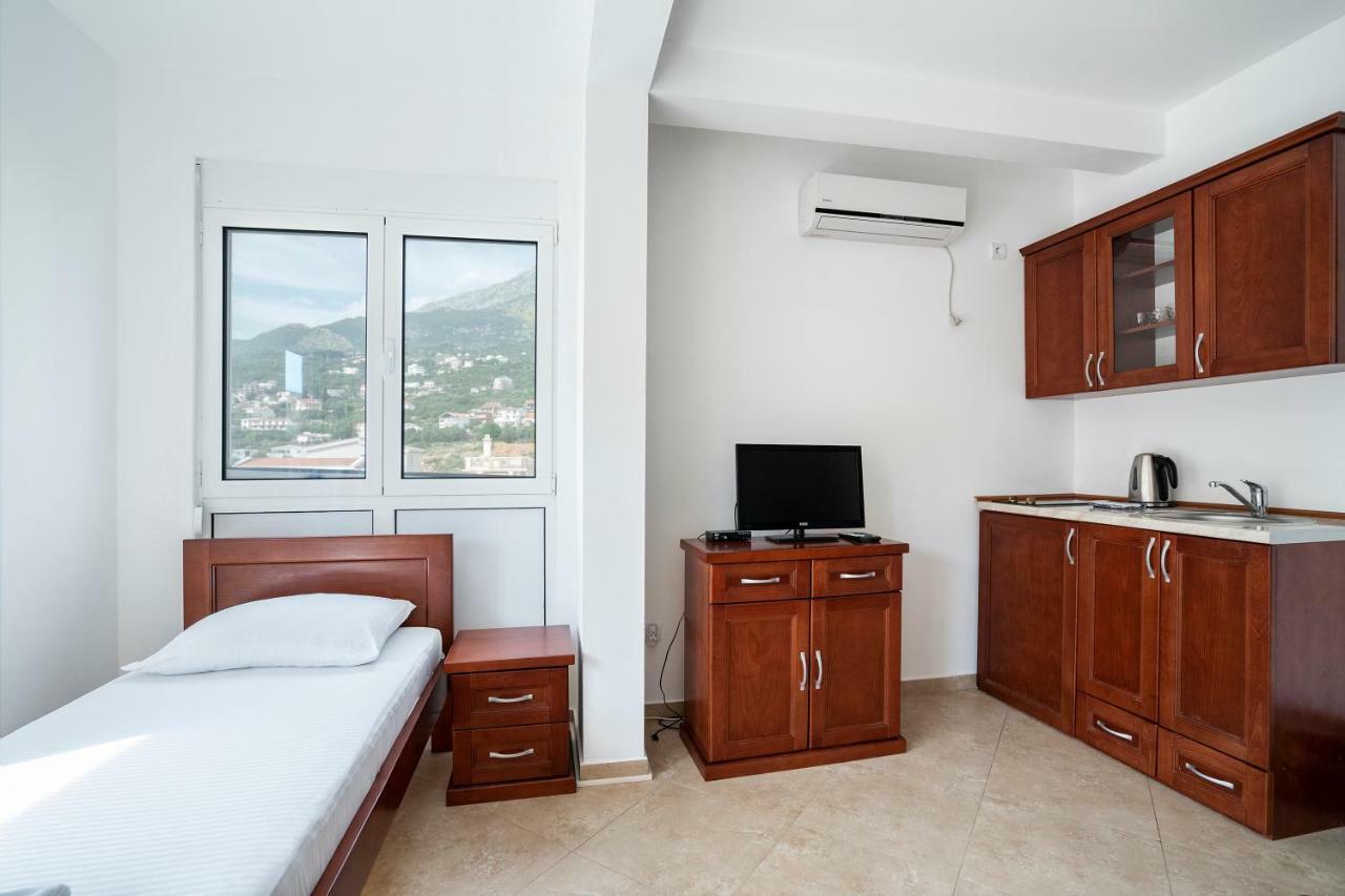 Apartments Vila A1 Добра вода Екстериор снимка
