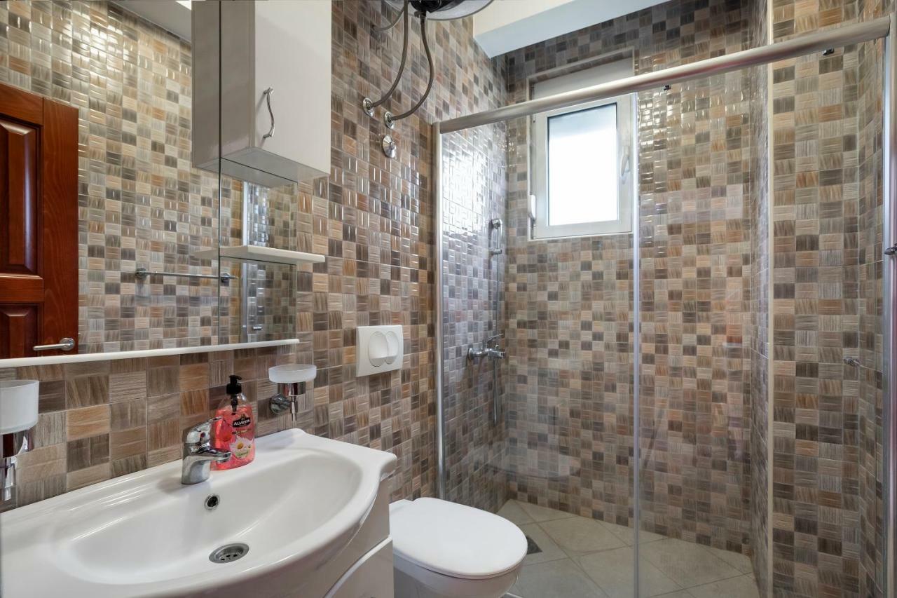 Apartments Vila A1 Добра вода Екстериор снимка