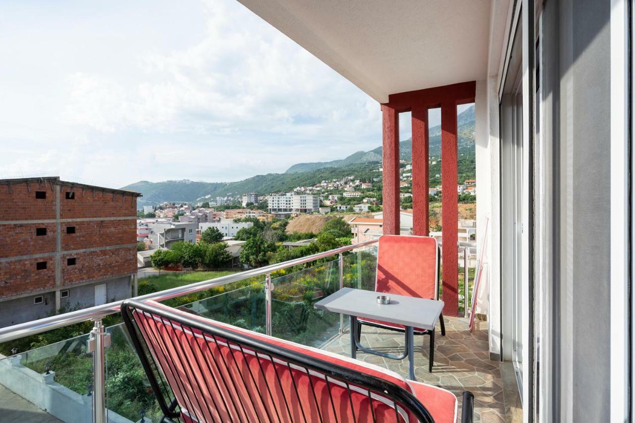 Apartments Vila A1 Добра вода Екстериор снимка