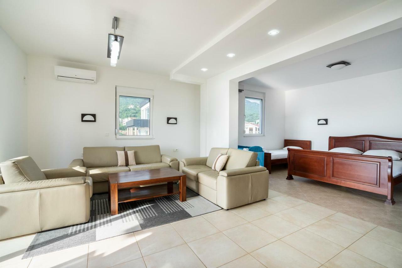 Apartments Vila A1 Добра вода Екстериор снимка