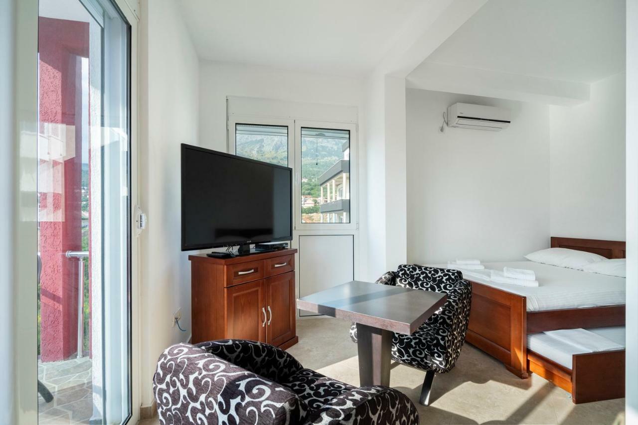 Apartments Vila A1 Добра вода Екстериор снимка