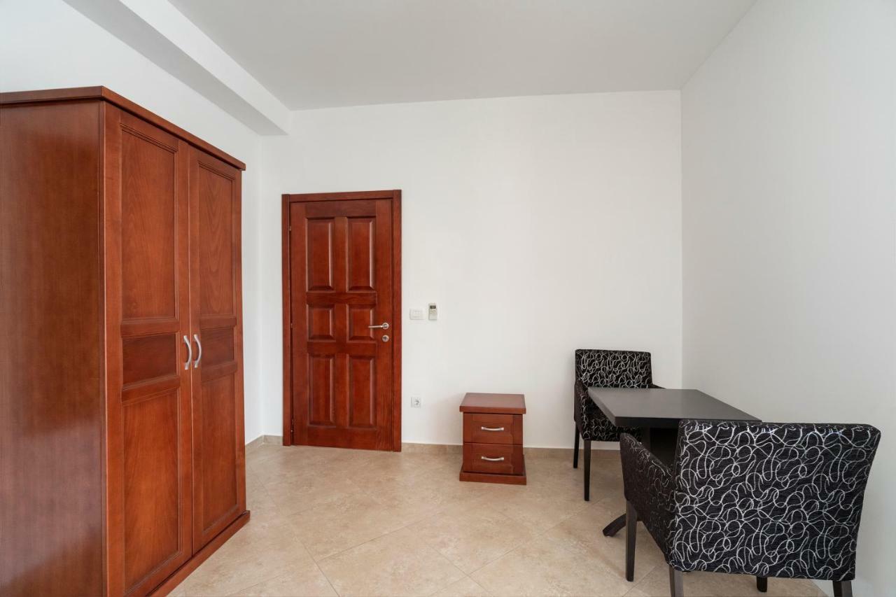 Apartments Vila A1 Добра вода Екстериор снимка