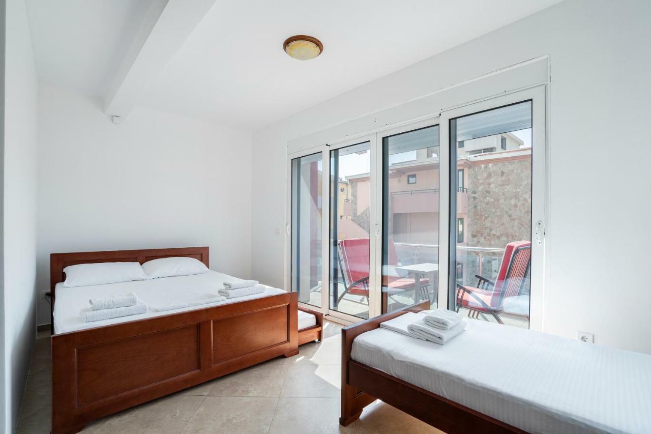 Apartments Vila A1 Добра вода Екстериор снимка