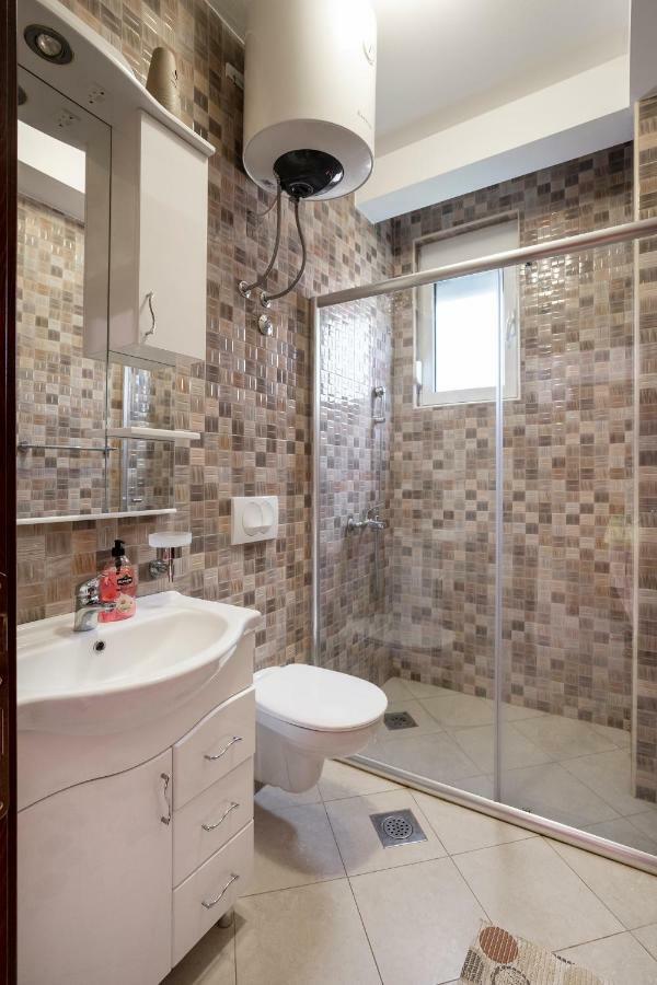 Apartments Vila A1 Добра вода Екстериор снимка