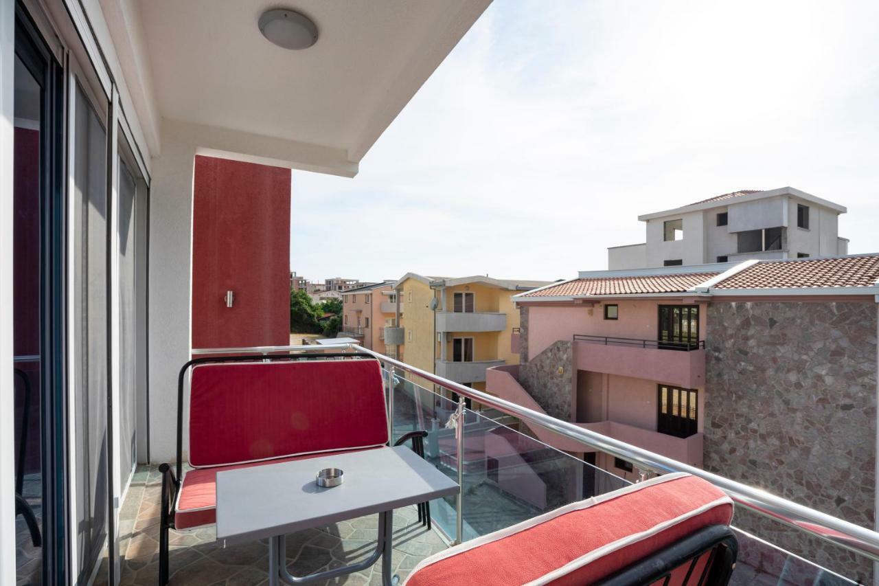 Apartments Vila A1 Добра вода Екстериор снимка