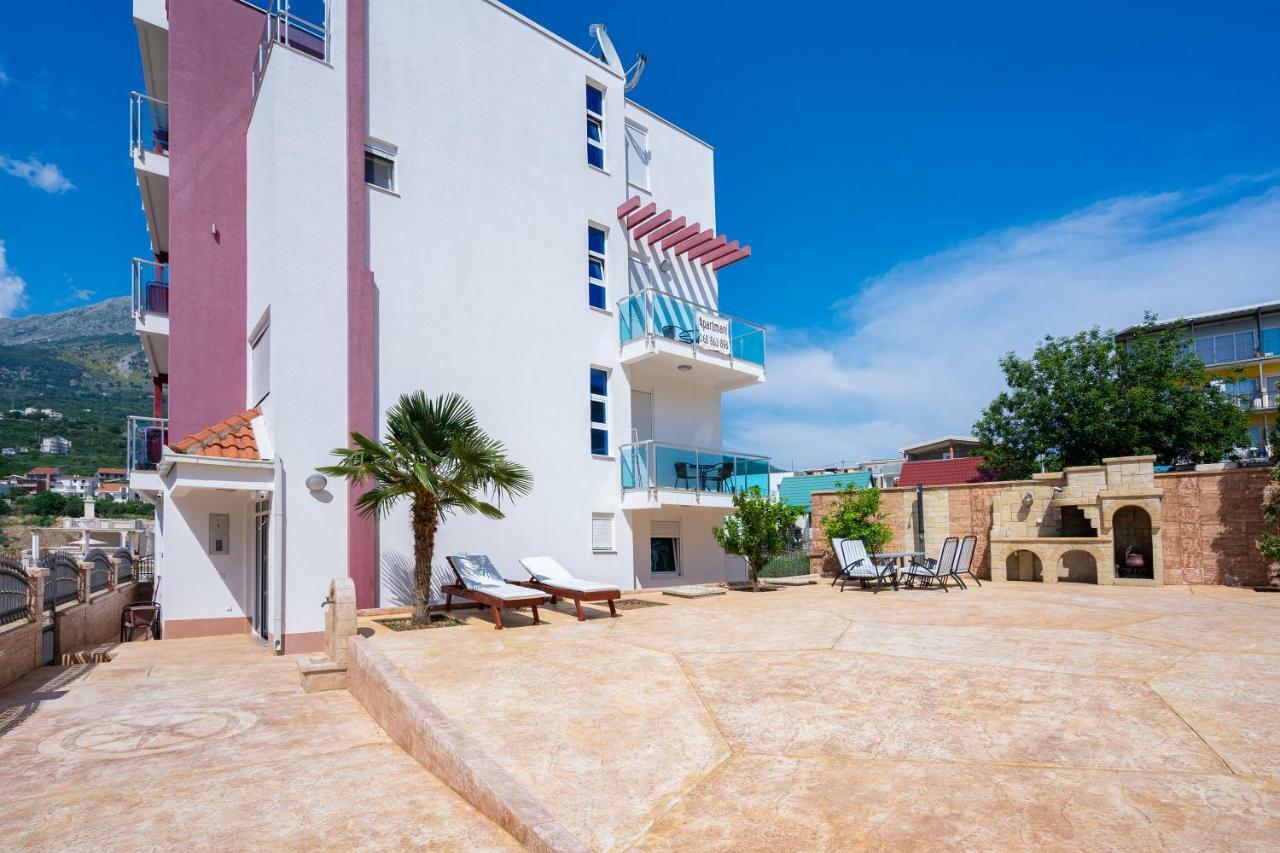 Apartments Vila A1 Добра вода Екстериор снимка
