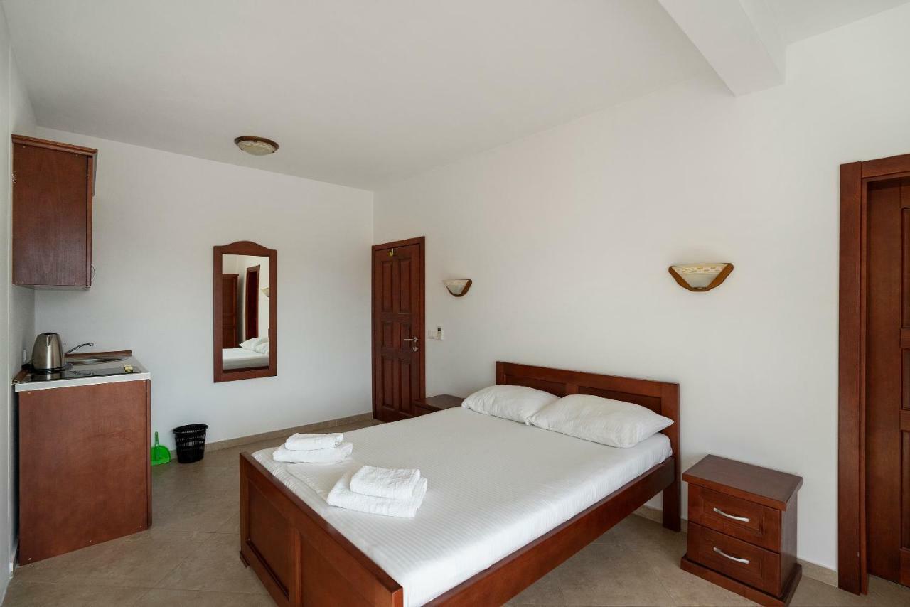 Apartments Vila A1 Добра вода Екстериор снимка