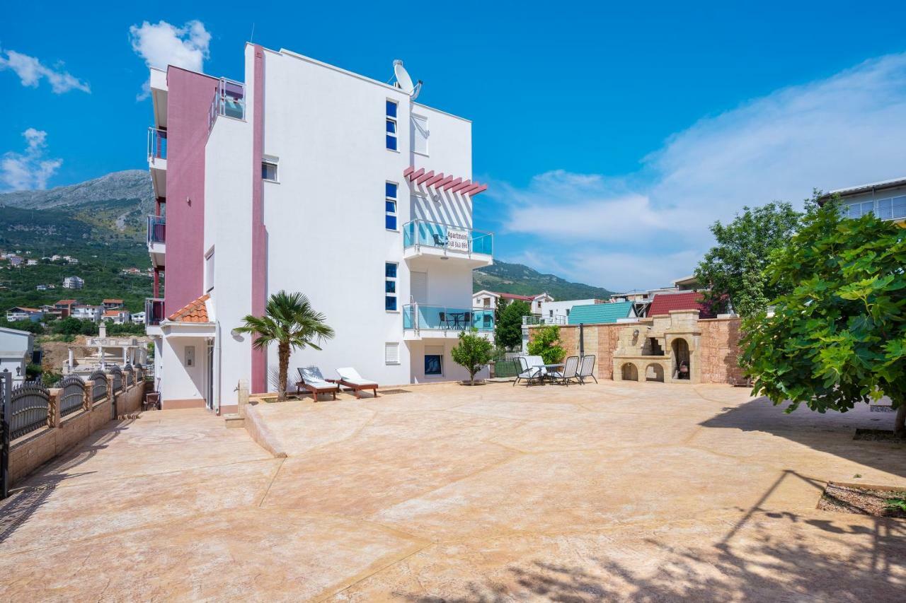 Apartments Vila A1 Добра вода Екстериор снимка